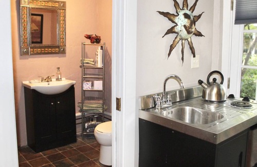 Candler Park Cottage | Chic Art Cottage in Historic Candler Park - Near Mulberry Fields, Close to City Buzz