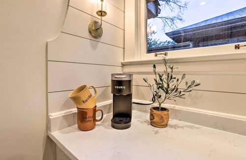 Forest Park Condo | Chic Birmingham Getaway ~ 2 Mi to Downtown!