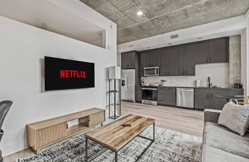 Channel District Apartment | Chic Channelside Getaway in DT | Close to DT!