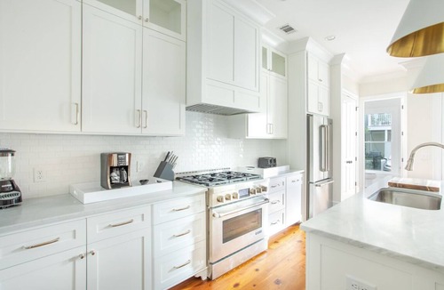 Historic Downtown Savannah House | Chic Coastal Row House Near Fountain at Forsyth by Lucky Savannah