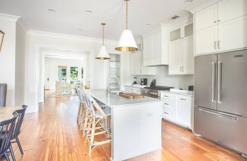 Historic Downtown Savannah House | Chic Coastal Row House Near Fountain at Forsyth by Lucky Savannah