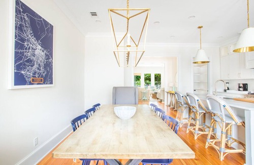 Historic Downtown Savannah House | Chic Coastal Row House Near Fountain at Forsyth by Lucky Savannah