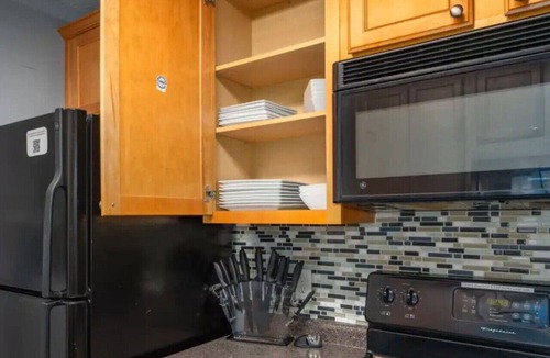 Meadowbrook Condo | Chic Condo Retreat: Private Bliss 'n Birmingham!