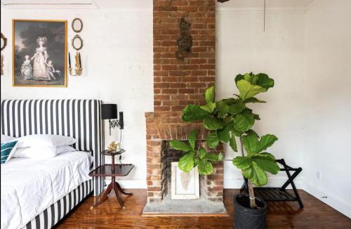 Faubourg Marigny Apartment | Chic Cottage near the Lower French Quarter