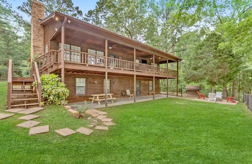 Northport House | Chic Lakeside Hideaway - Luxury Family Retreat