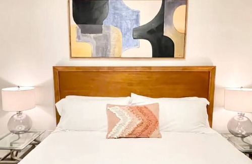 Madison Apartment | Chic Space Salt water pool and 24/7 fitness gym