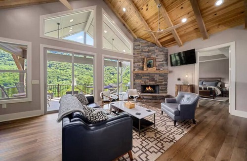 Chimney Rock House | Chimney Rock Cottage with Waterfall Views, Hot Tub