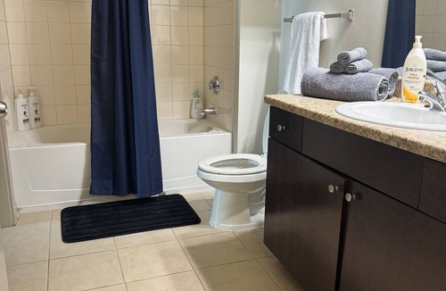 Birmingham Apartment | City View Studio Pool Gym Walk to UAB