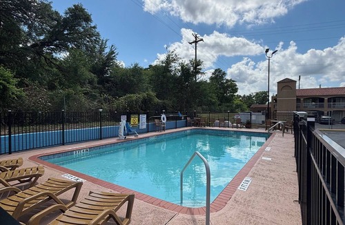 Alachua Hotel | Clarion Pointe Alachua - Gainesville Area