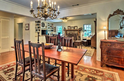 Montgomery House | Classic Family Home, 12 Miles to Downtown