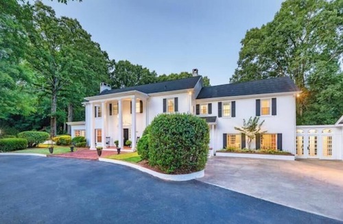 Greenville House | Classic Furman Estate - 8 Beds w/Pool & Pond, Gourmet Kitchen, Movie Theater,