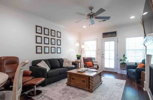 Opelika House | Classy 3BR Auburn home w/2 masters! & Bonus Room!