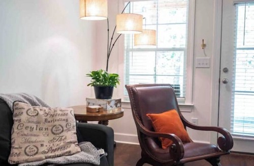 Opelika House | Classy 3BR Auburn home w/2 masters! & Bonus Room!