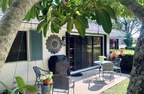 Hunt Club Cottage | Classy Cottage in PGA National