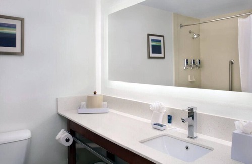 Harbordale House | Classy & Restful King Room near Stranahan