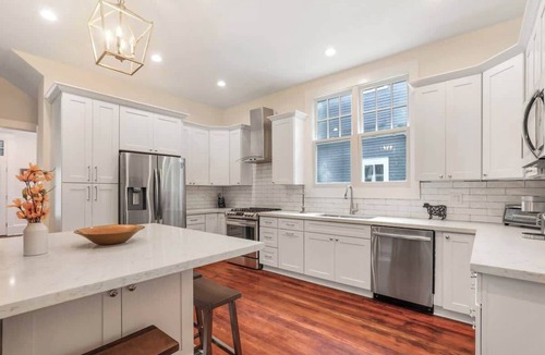 Touro House | Classy Upscale Home | Perfect Uptown Location