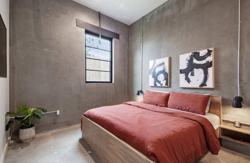 South 7th Ward Bed & Breakfast | Claudia - Unit 5 | Sense of Calm and Relaxation, Walking Distance to the Excitem