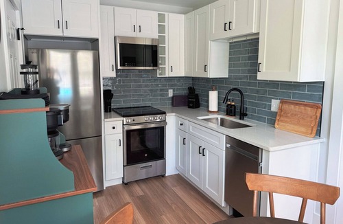 Port Royal House | Clean 2 BR - 5 minutes to PI + Beach - Coffee, Blackstone, and Pergola - NEW!
