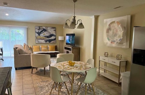 Valdosta Apartment | Clean & Comfy 3 BR 2 Bath Townhouse 4 Queen beds