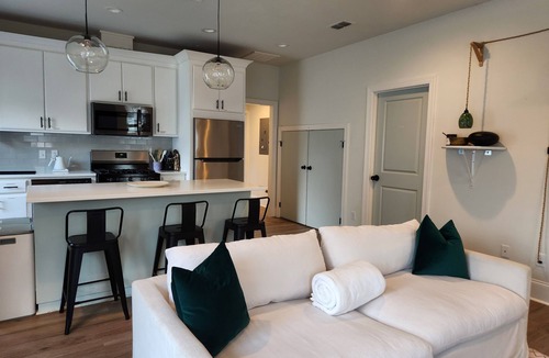 Tallahassee House | Clean & Cozy 2BR w/Yard Walkable Midtown Bright & Quiet
