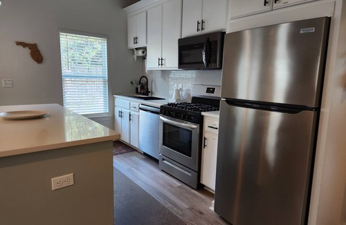 Tallahassee House | Clean & Cozy 2BR w/Yard Walkable Midtown Bright & Quiet