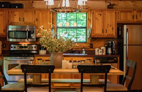 Townsend Cabin | Clean & Quiet w/Private HotTub Near Cades Cove