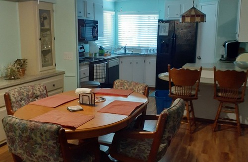 Largo House | Clean spacious 2BR mobile home in great senior community in Largo Florida