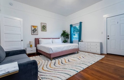 Metropolitan House | Clean Suite: Downtown Starland Yard Forsyth Park - Lower