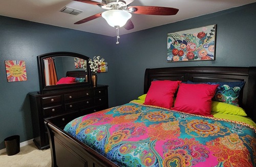 Red Chute Bed & Breakfast | Close to Louisiana Down's Casino. A charming 3-bedroom house, great amenities!