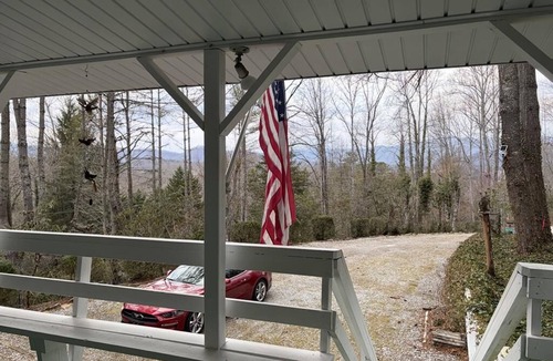 Franklin House | Close to town, 3-bedroom spacious home with AC in charming Franklin