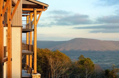 Rising Fawn Resort | Cloudland at McLemore Resort Lookout Mountain, Curio by Hilton