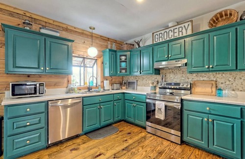 Tiger Cabin | Clyde`s Cabin | Firepit, Mtn Views, Pet-Friendly | Near Clayton & Wineries