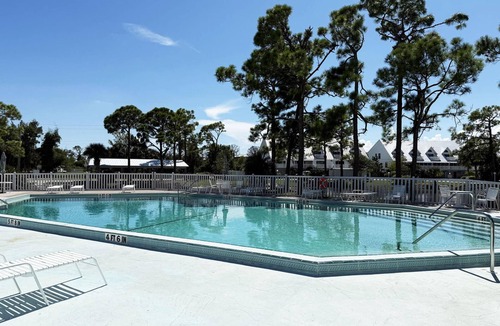 Englewood Apartment | Coastal Comfort – 2BR Condo in Fiddlers Green