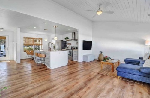Old Town Bluffton House | Coastal Cottage near DT Bluffton w/Golf Cart