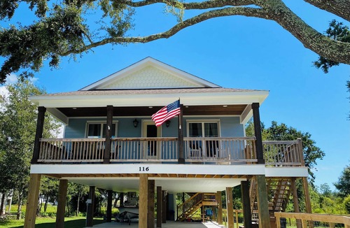 Long Beach House | Coastal home walking distance to the beach