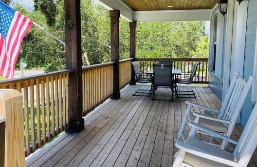 Long Beach House | Coastal home walking distance to the beach