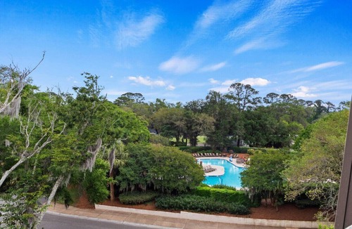 Harbour Town House | Coastal Retreat in Harbour Town - Pool, Sleeps 8