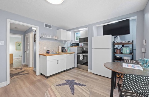 Jekyll Island Condo | Coastal stay/steps to Driftwood Beach