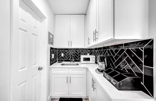Coral Ridge Apartment | Coastal Unit! .5 miles to Beach!