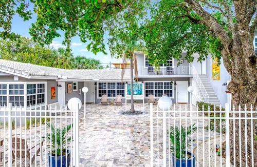 Coral Ridge Apartment | Coastal Unit! .5 miles to Beach!