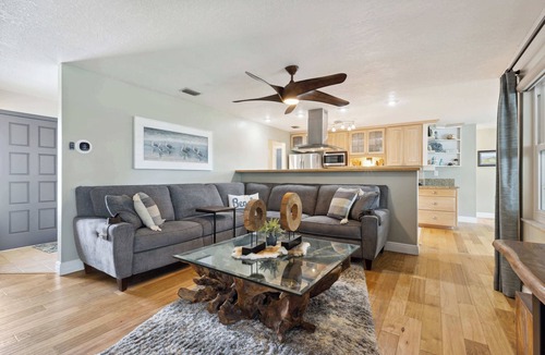 Cocoa Isles Country Club House | Cocoa Beach escape - pool, bikes & beach kit