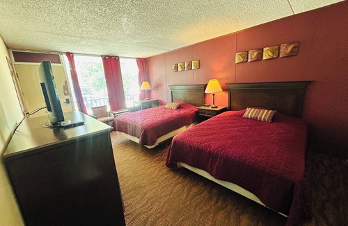 Branson West Hotel | Colonial Mountain Inn Branson MO