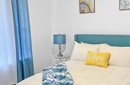 Madison House | Colorful Fun and Vibrant Stay