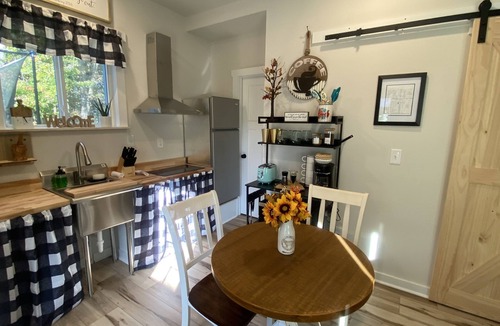 Cumming Cottage | Come, Get Relax & Cozy @ La Casita by the Pit with SaluSpa Hot tub