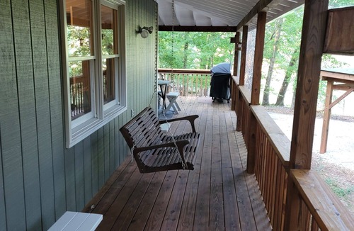 Clarkesville Cottage | Come stay on the farm! King Bed Hot tub minutes from Alpine Helen GA