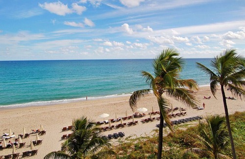 Palm Beach House | Comfort and Convenience! 3 Garden View Rooms | Private Beach Access + Pool