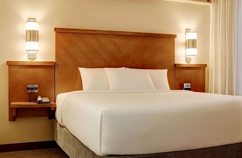 Gwinnett Place Hotel | Comfort and Convenience! 2 Great Units! Near Pirate’s Cove Adventure Golf!