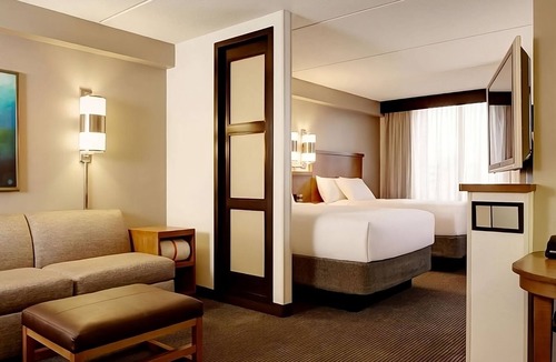 Gwinnett Place Hotel | Comfort and Convenience! 4 Family-friendly Units! Pool, Parking & Breakfast!
