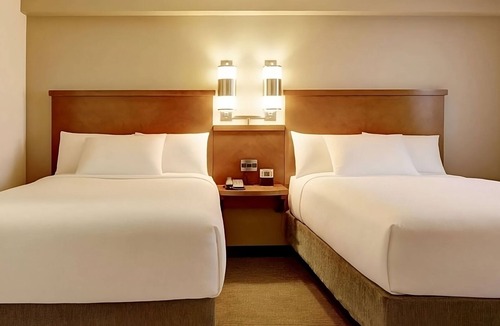 Gwinnett Place Hotel | Comfort and Convenience! 4 Family-friendly Units! Pool, Parking & Breakfast!
