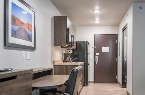 Augusta Hotel | Comfort & Kitchenettes Near Golf & Riverwalk way